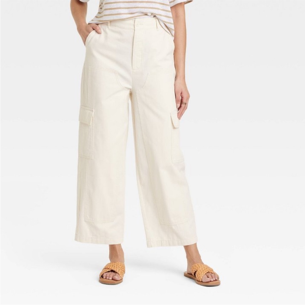 Universal Thread Cream High-Rise Cargo Pants Size 4